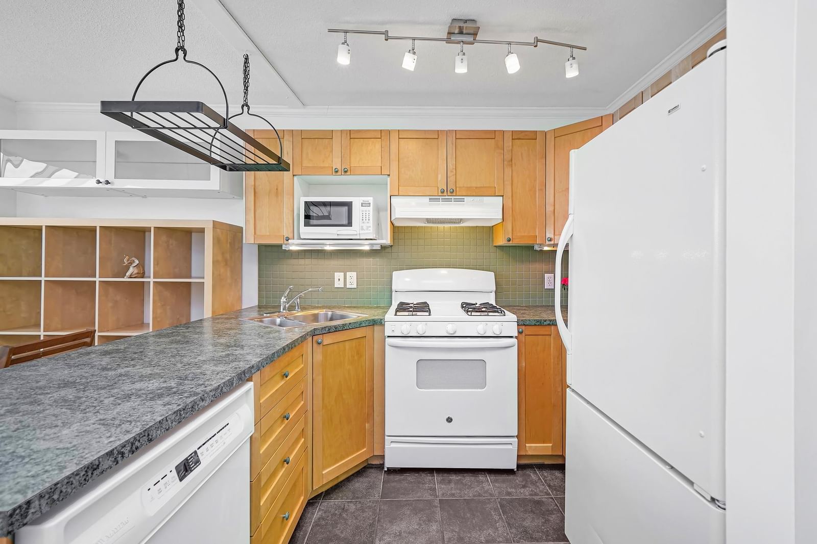 Listing Image 15