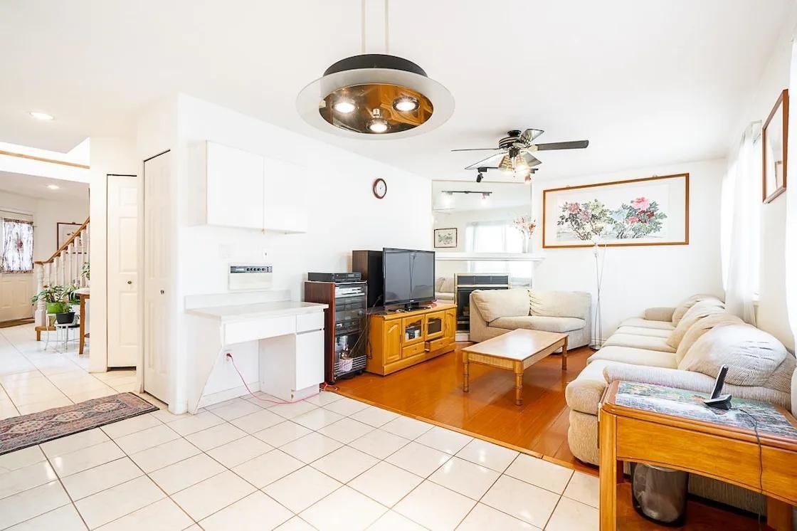 Listing Image 11