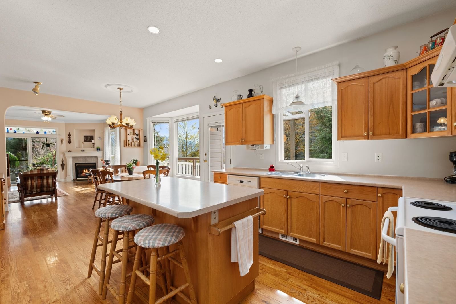 Listing Image 12