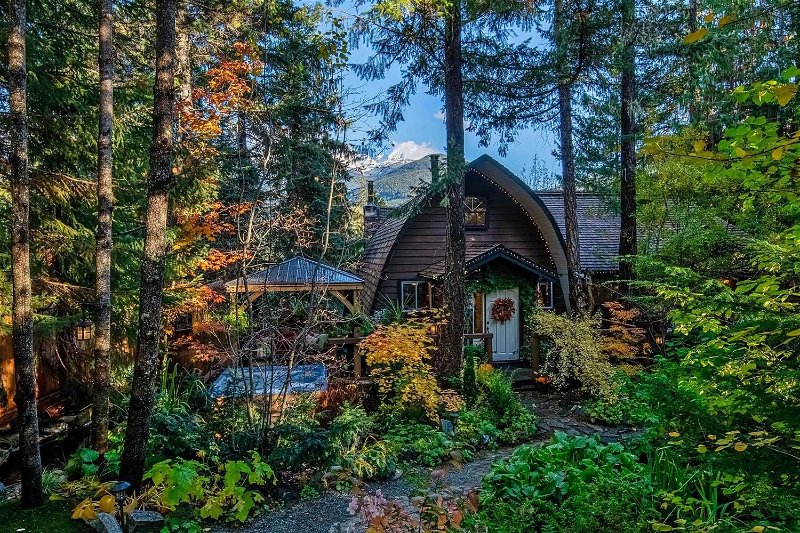 9480 Emerald Drive, Whistler, British Columbia (MLS R2864667)
