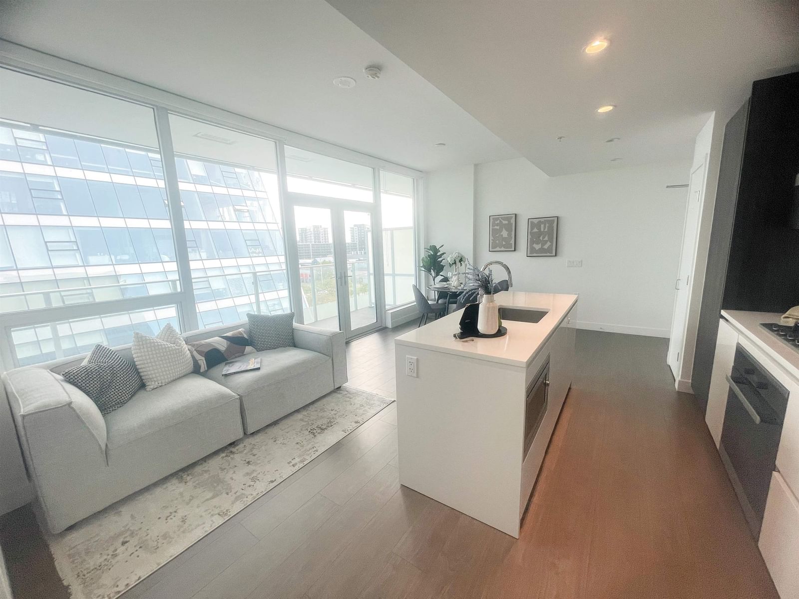 Listing Image 5