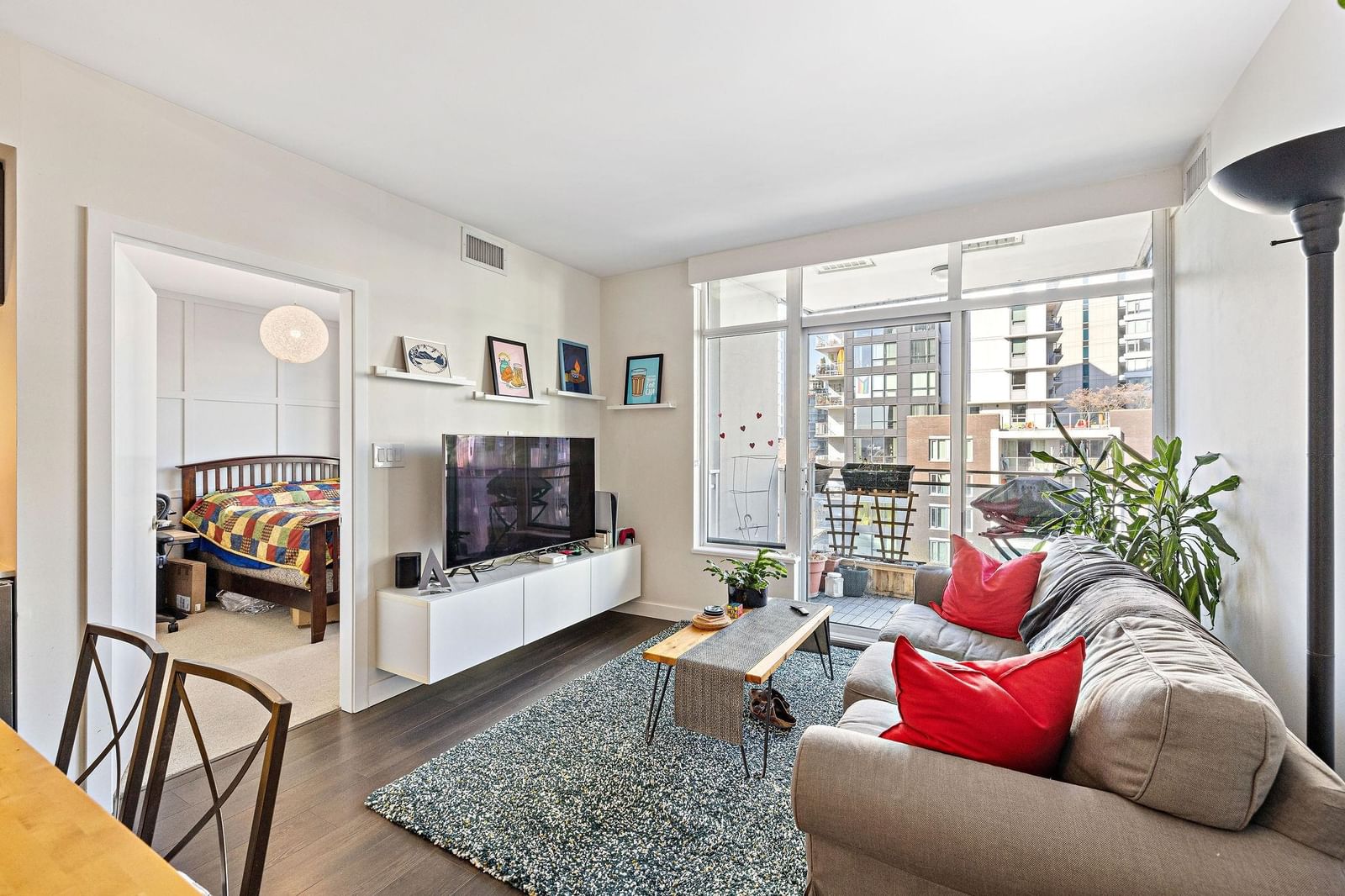 Listing Image 12
