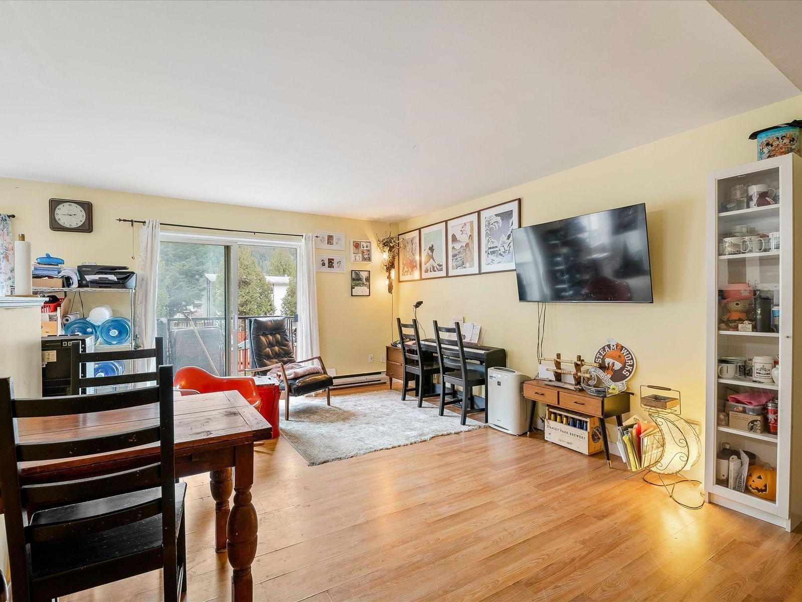 Listing Image 5