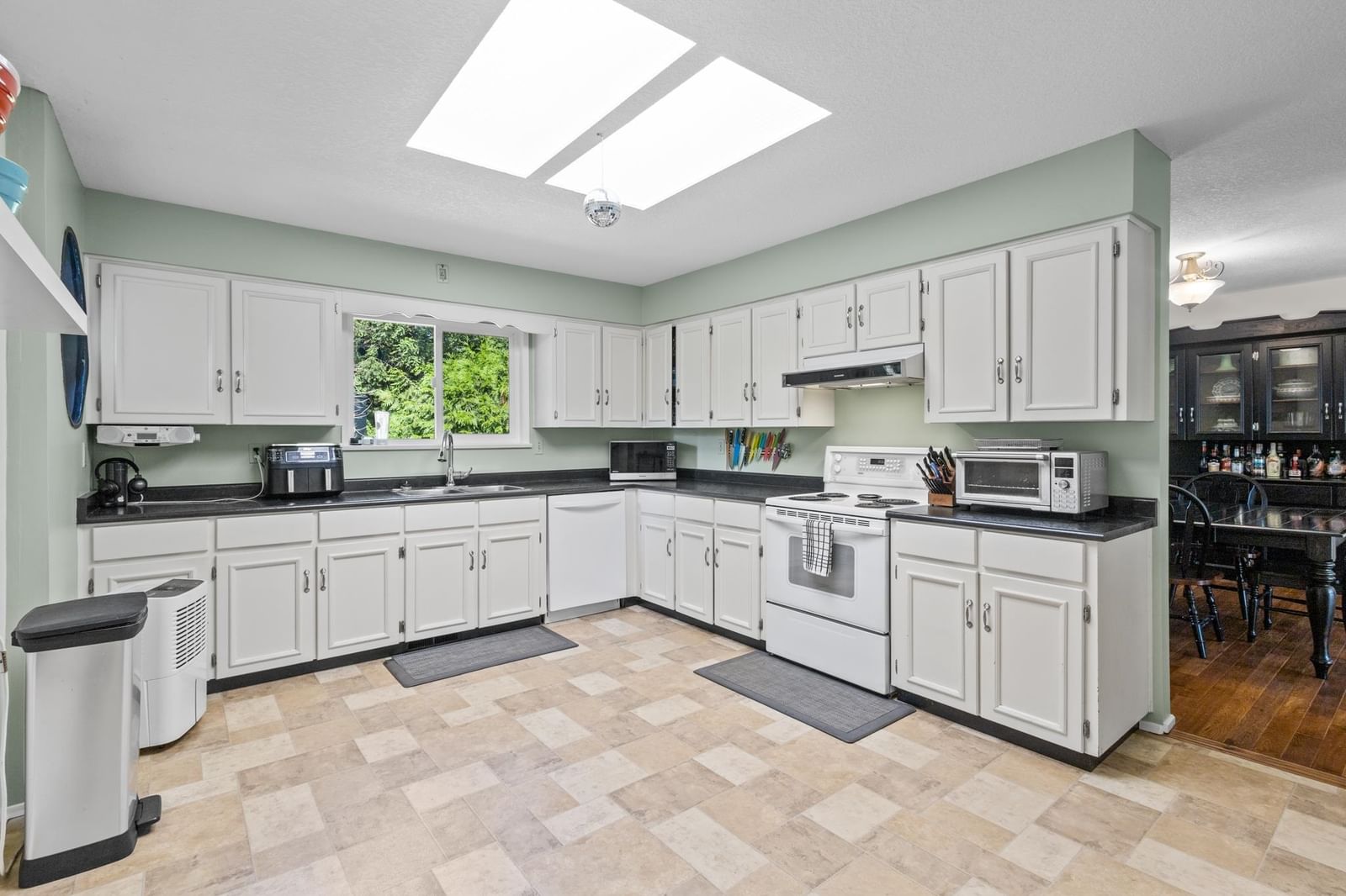 Listing Image 15