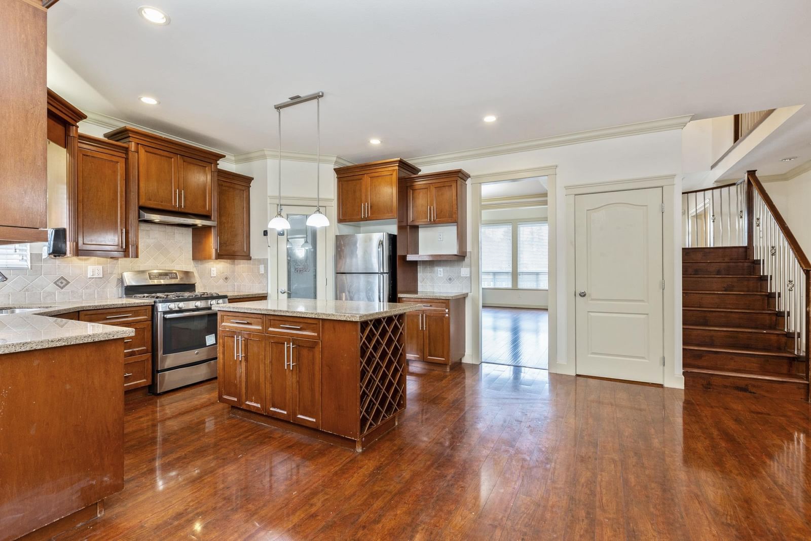Listing Image 12
