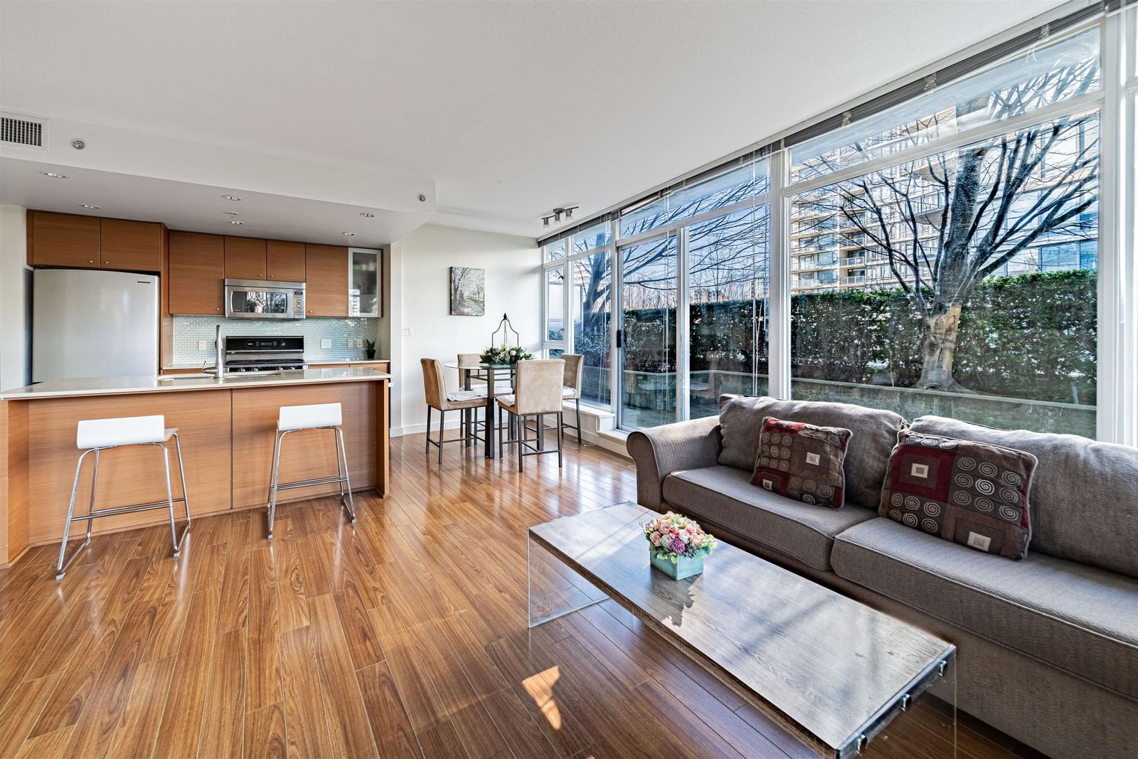 Listing Image 8