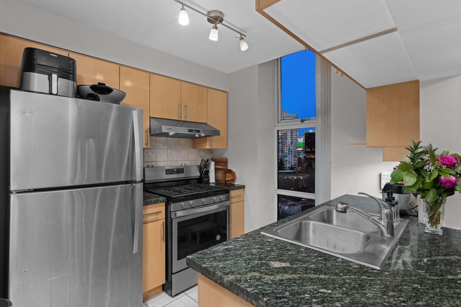 Listing Image 9