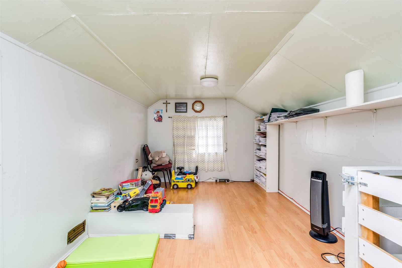 Listing Image 12