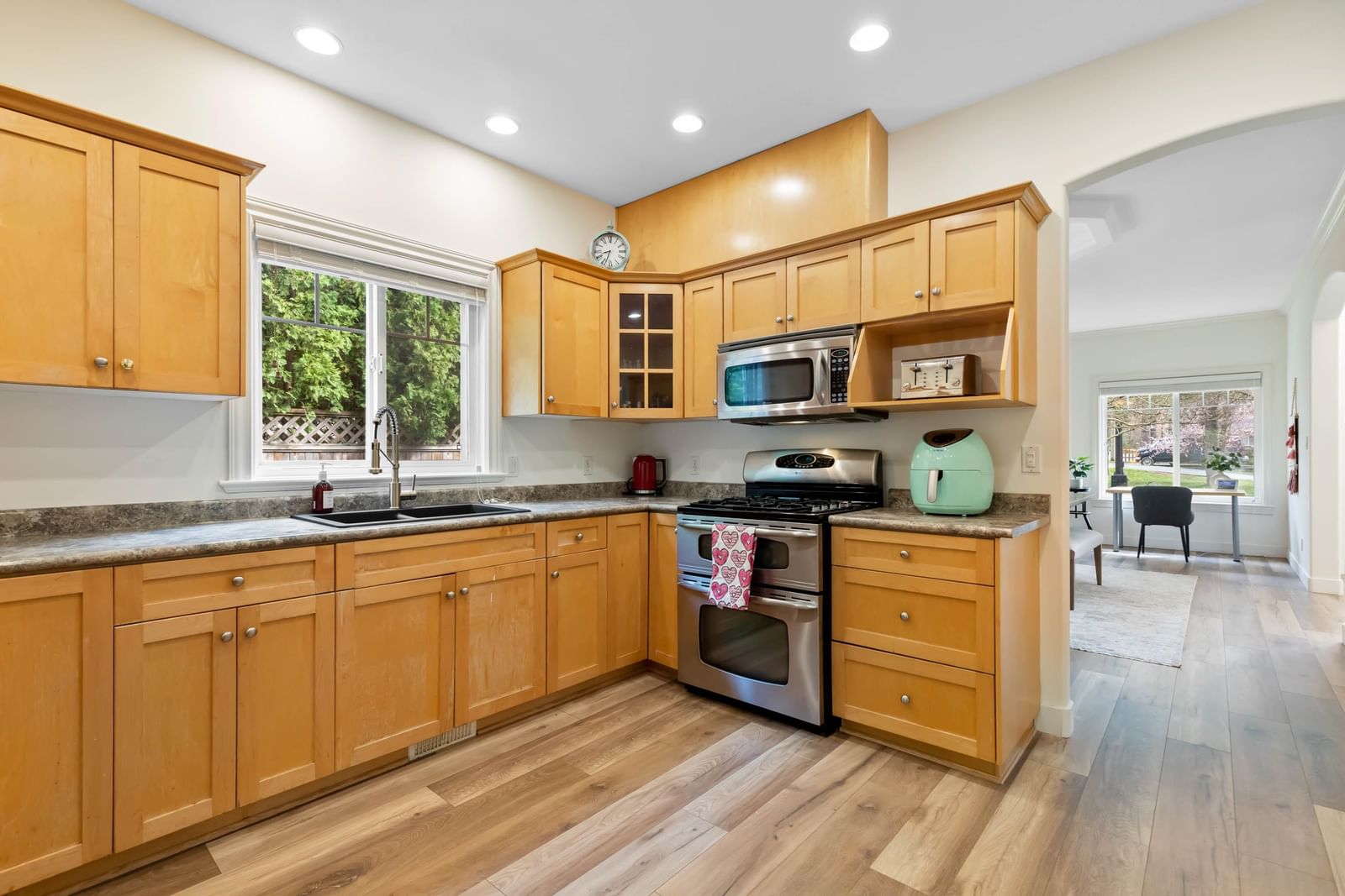 Listing Image 11