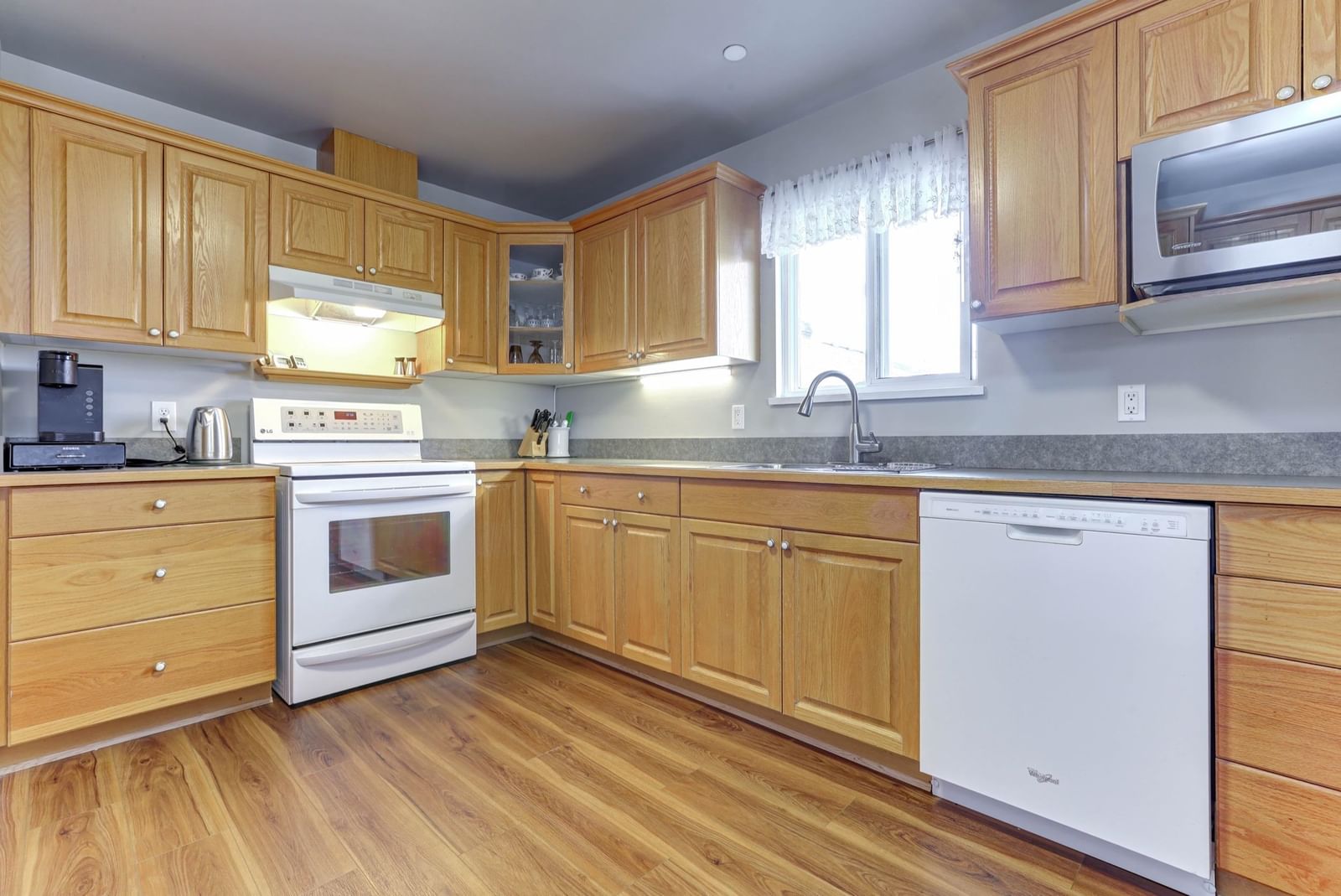 Listing Image 12