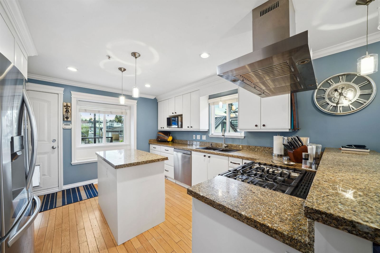 Listing Image 11