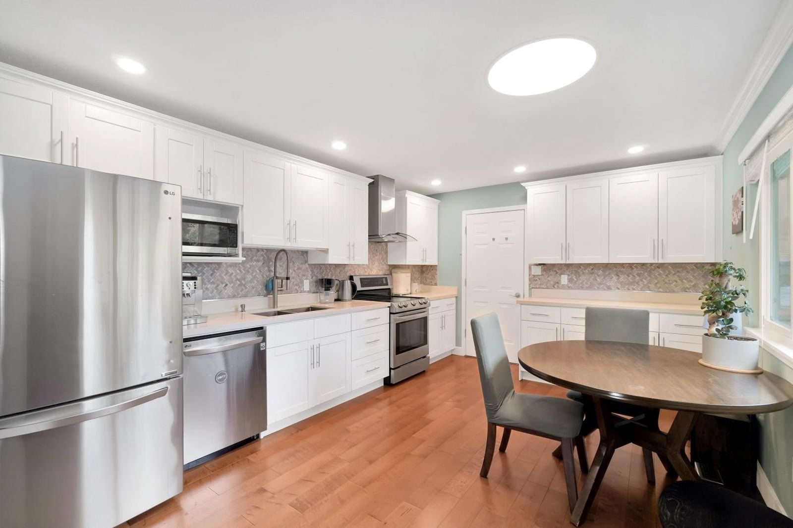 Listing Image 11