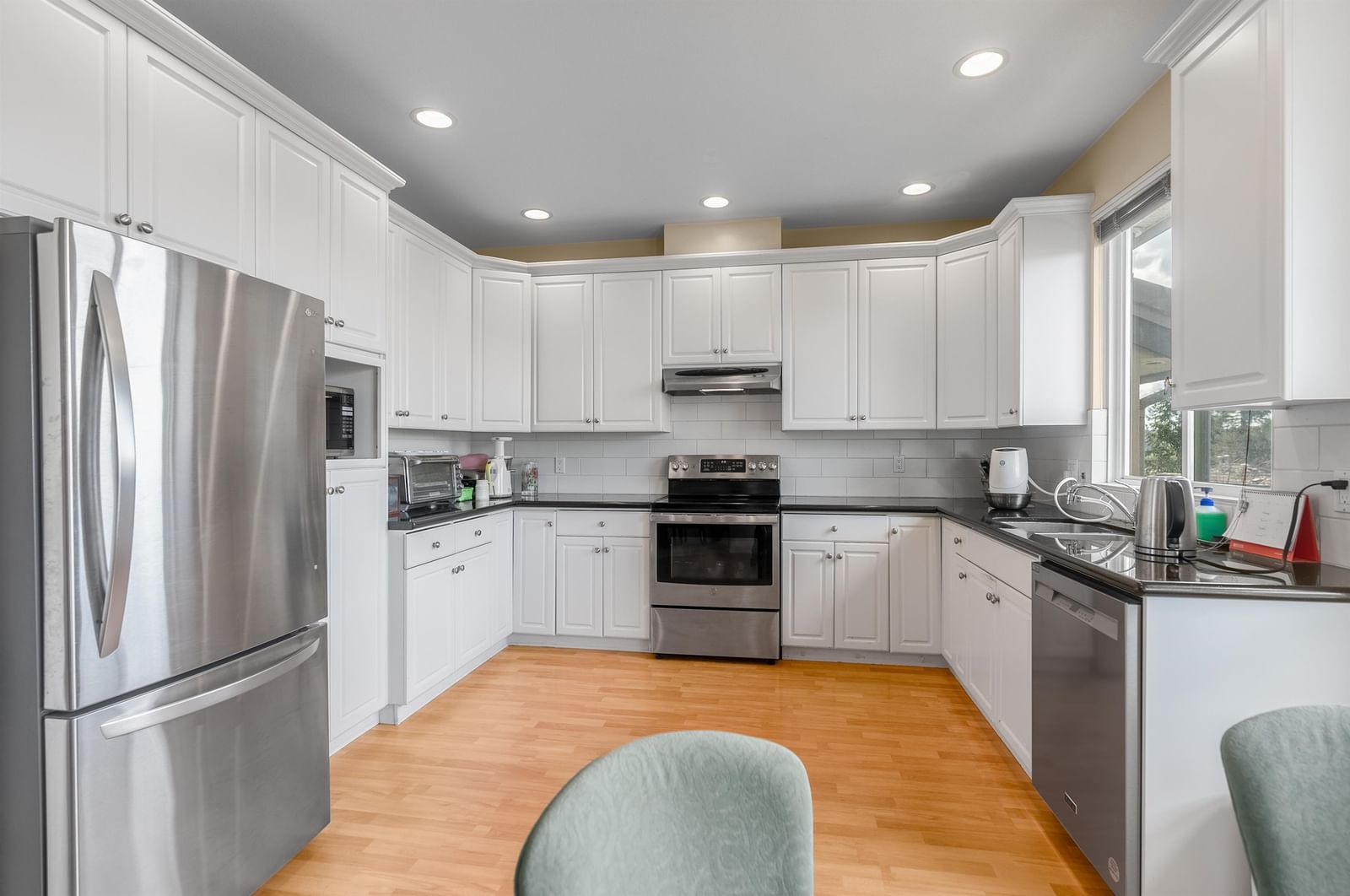 Listing Image 11