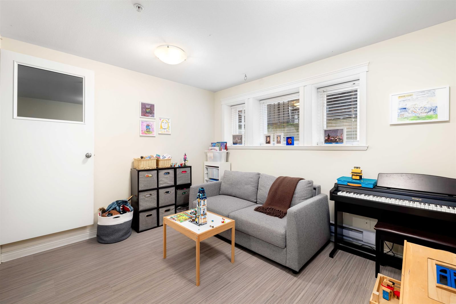 Listing Image 16