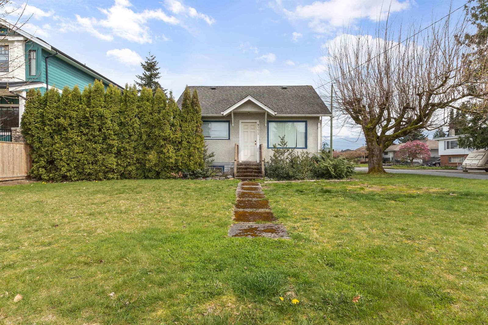 Listing Image 4