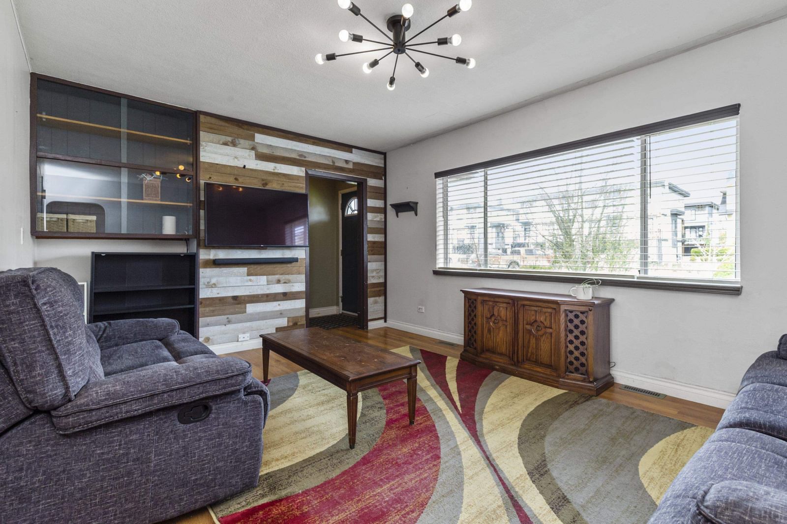 Listing Image 9