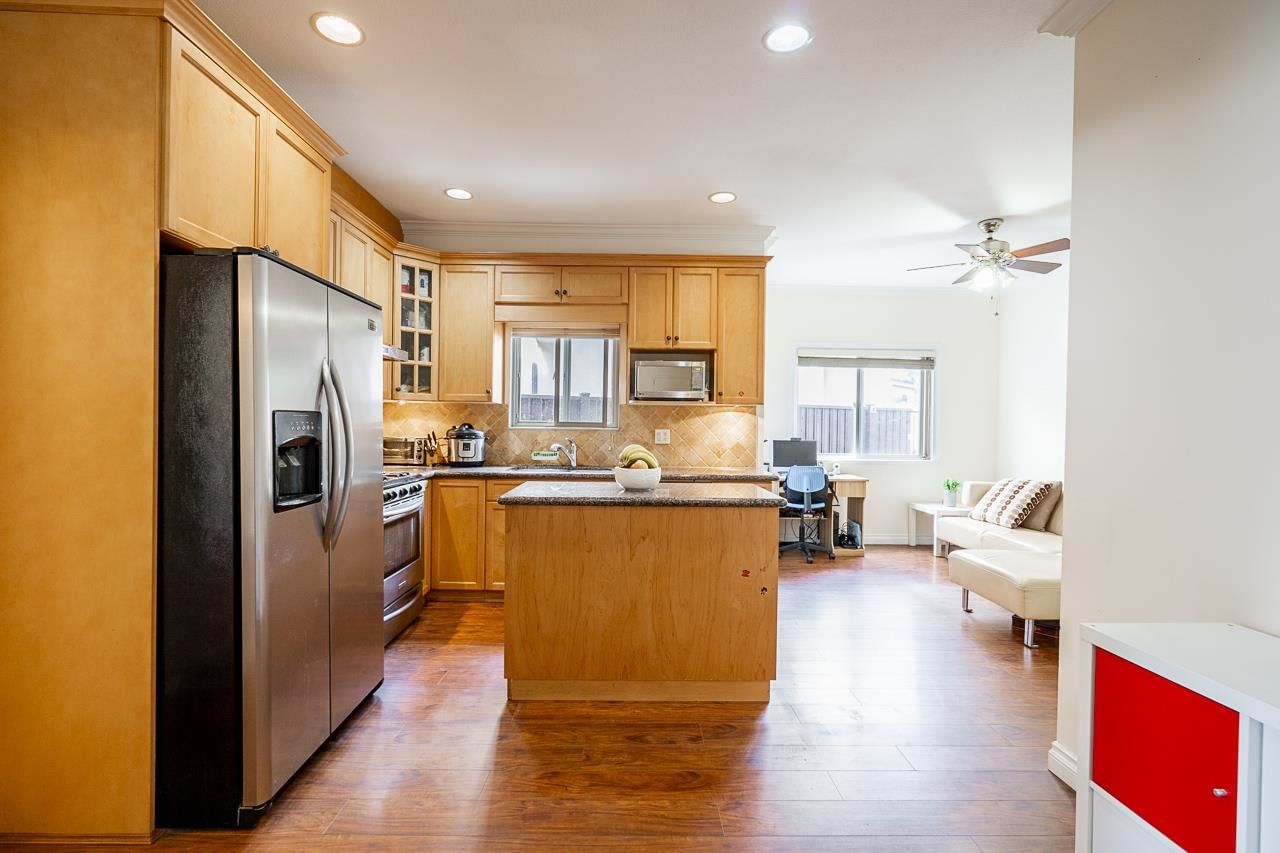 Listing Image 11