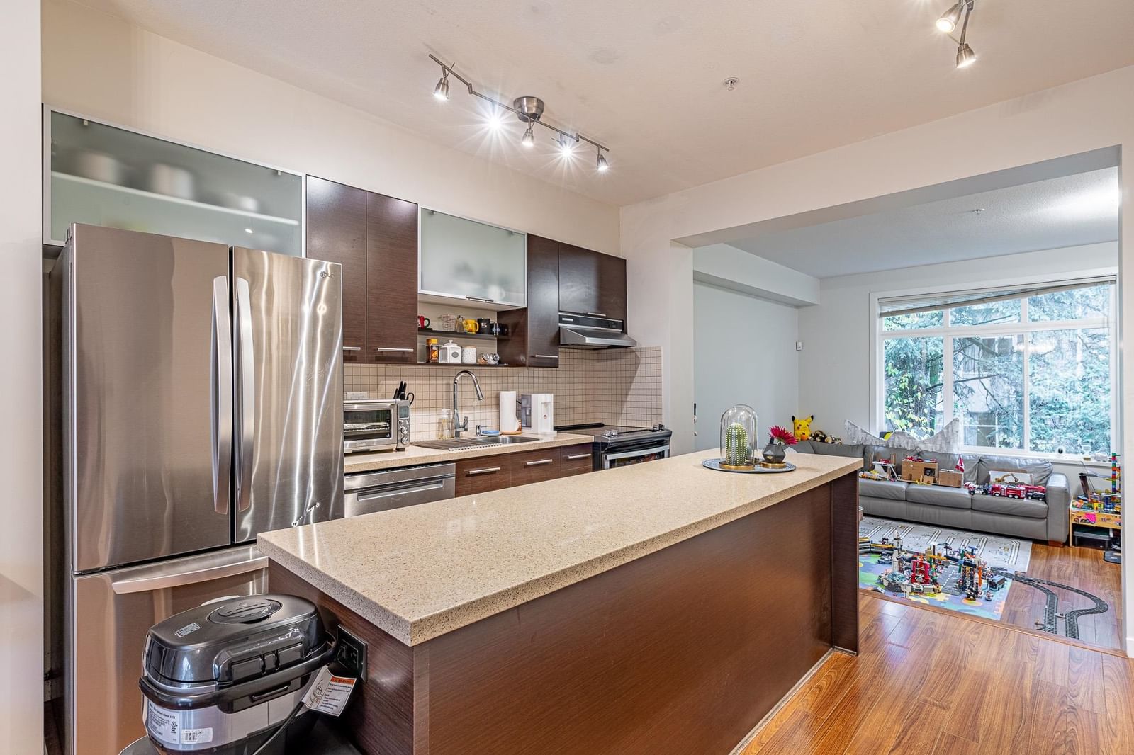 Listing Image 11