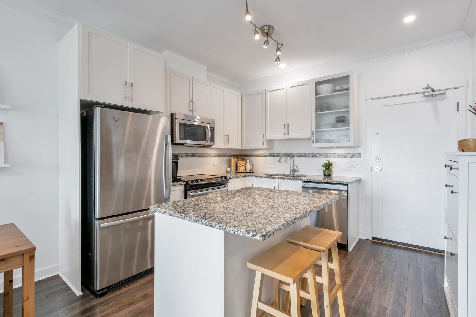 Listing Image 9