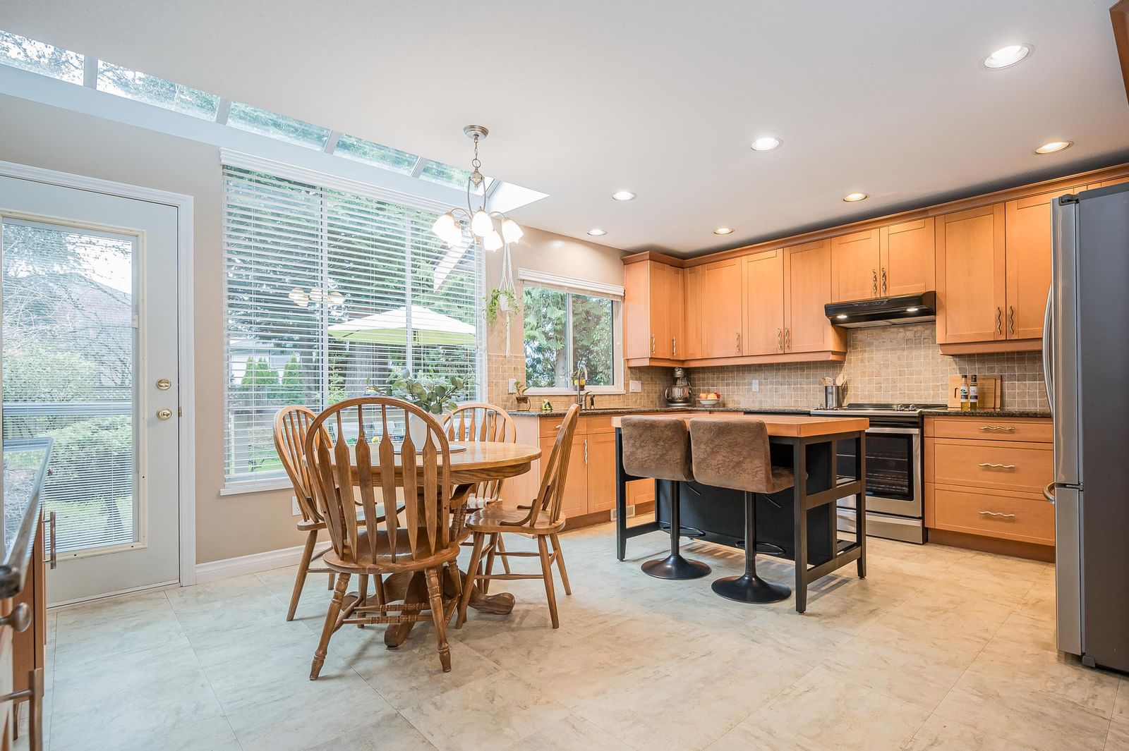 Listing Image 9