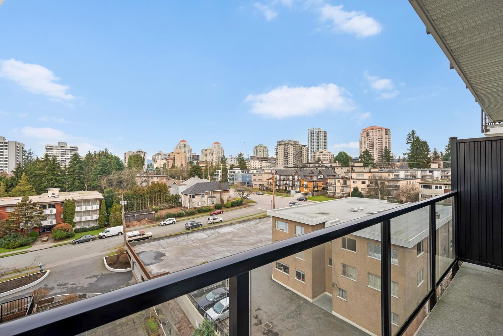 Listing Image 12