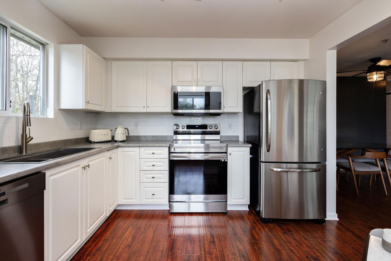 Listing Image 10