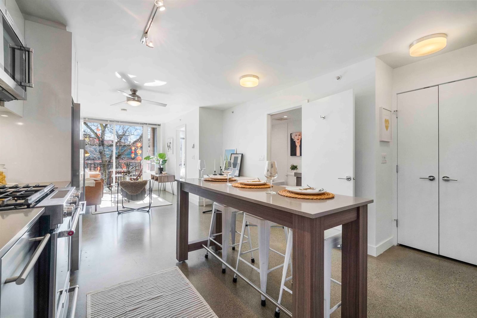 Listing Image 5