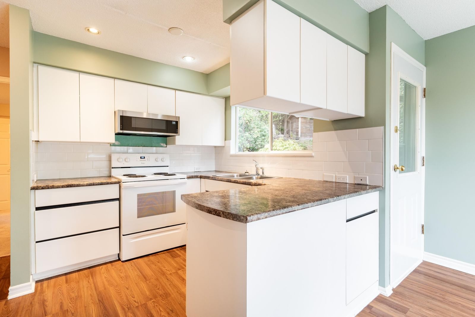 Listing Image 15