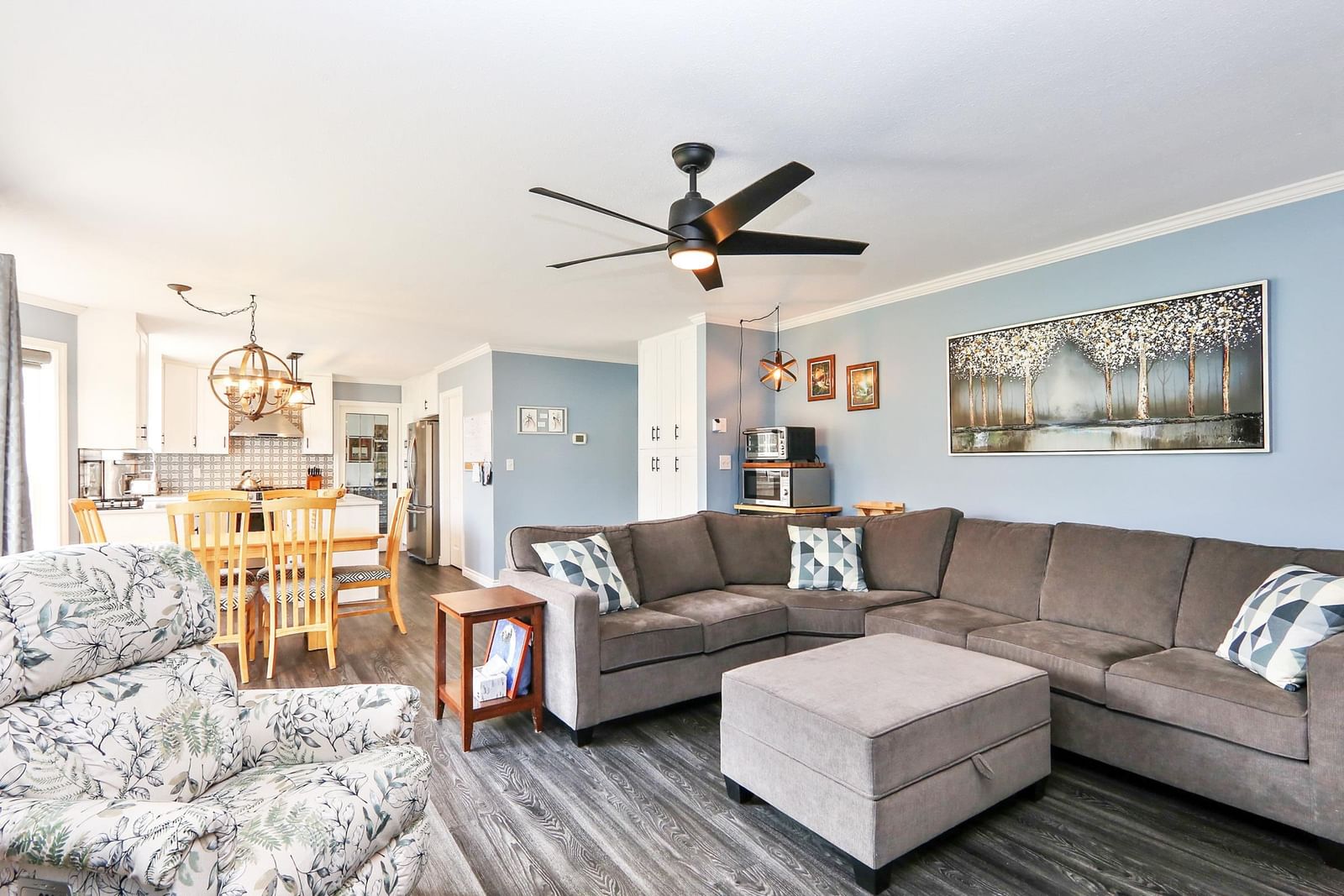 Listing Image 12