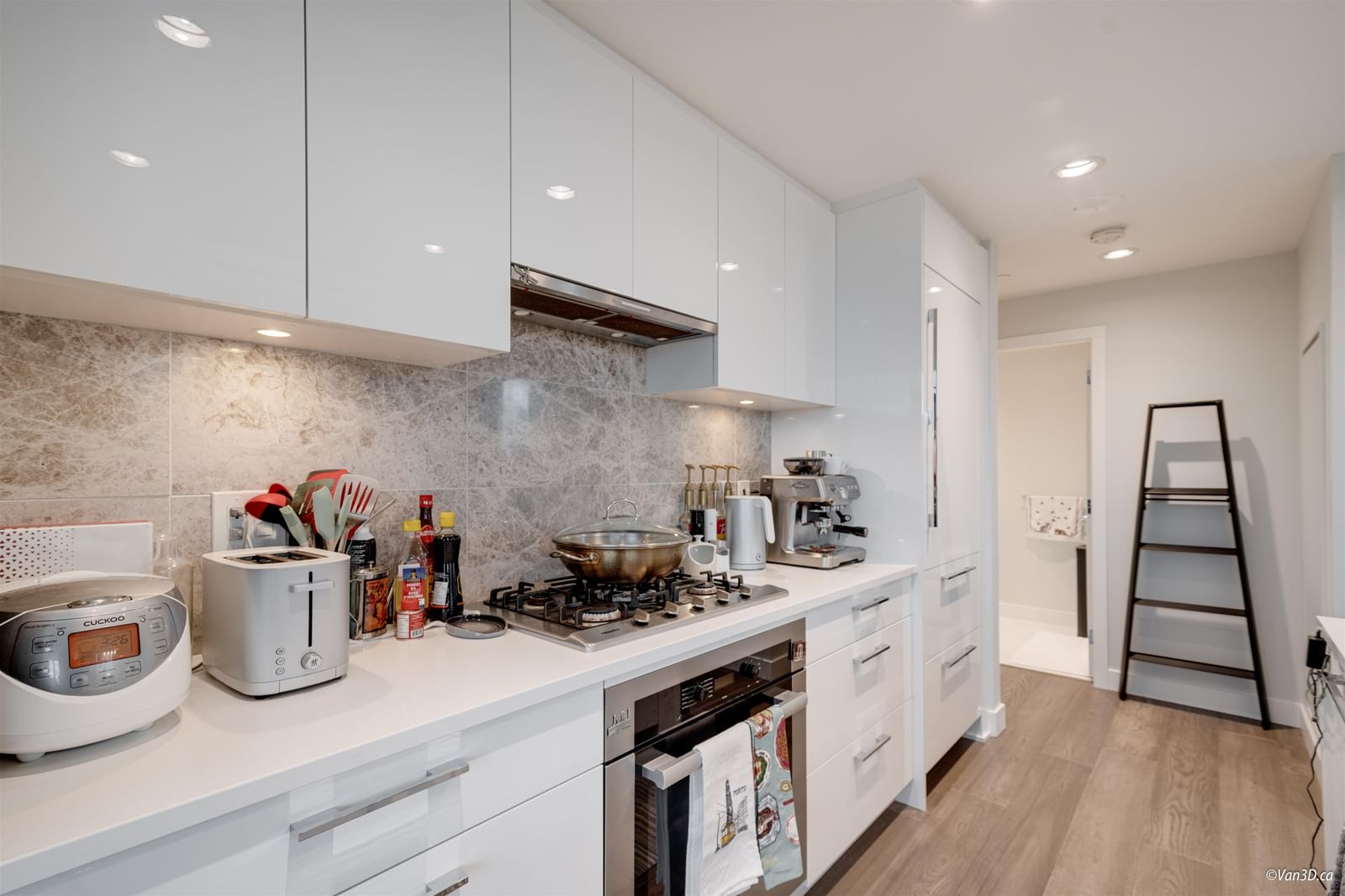 Listing Image 10