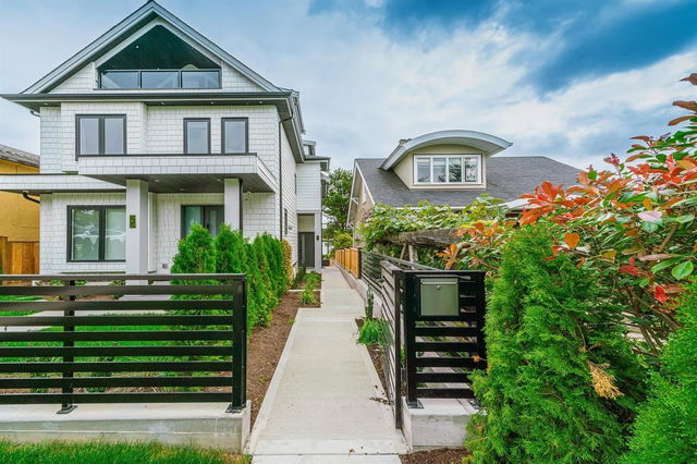 624 Slocan Street