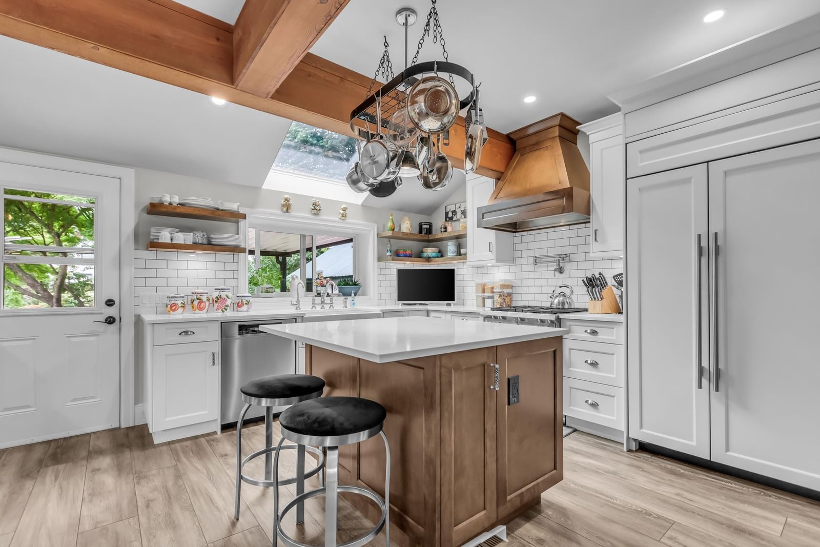 Listing Image 14