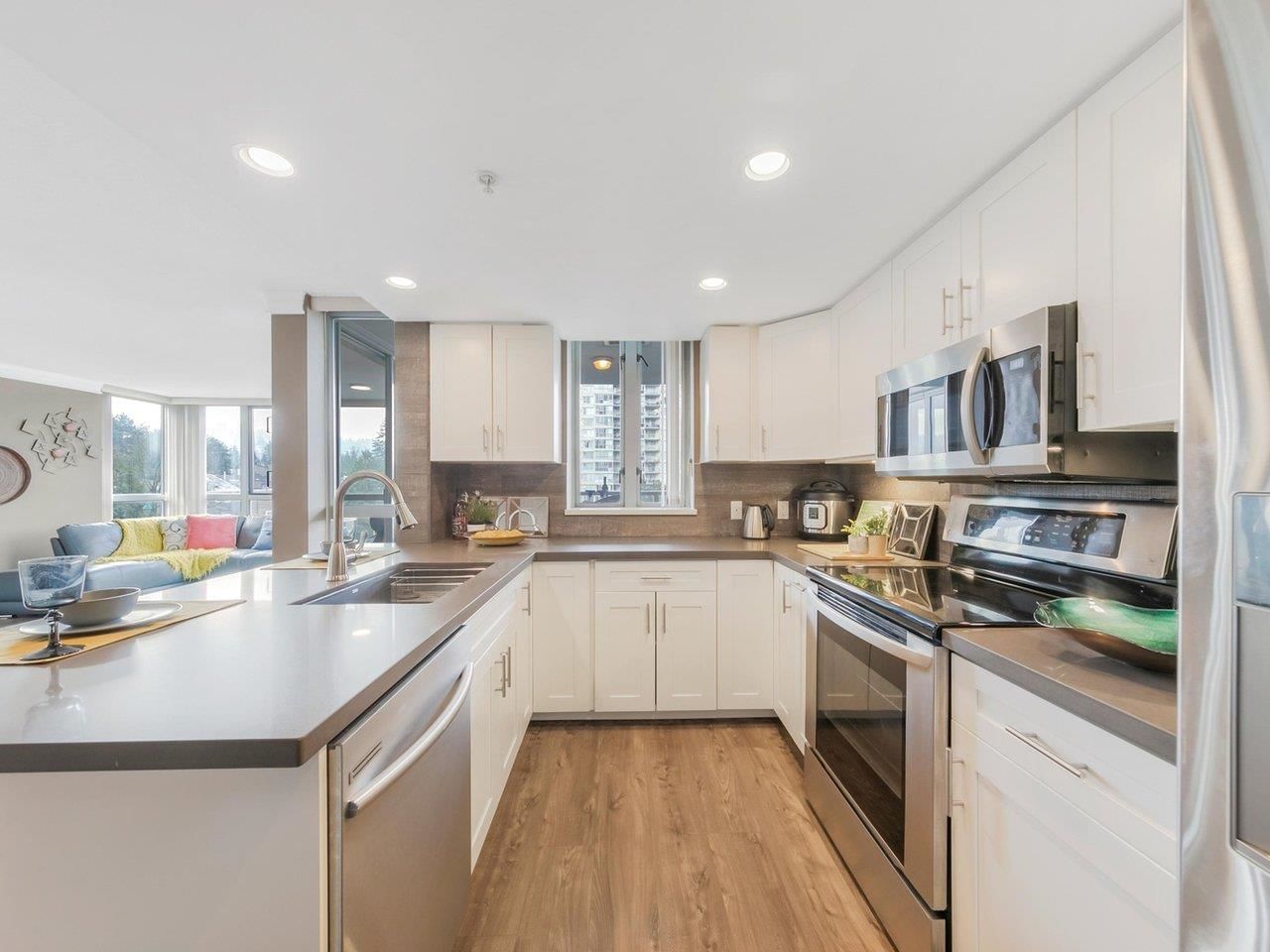 Listing Image 12