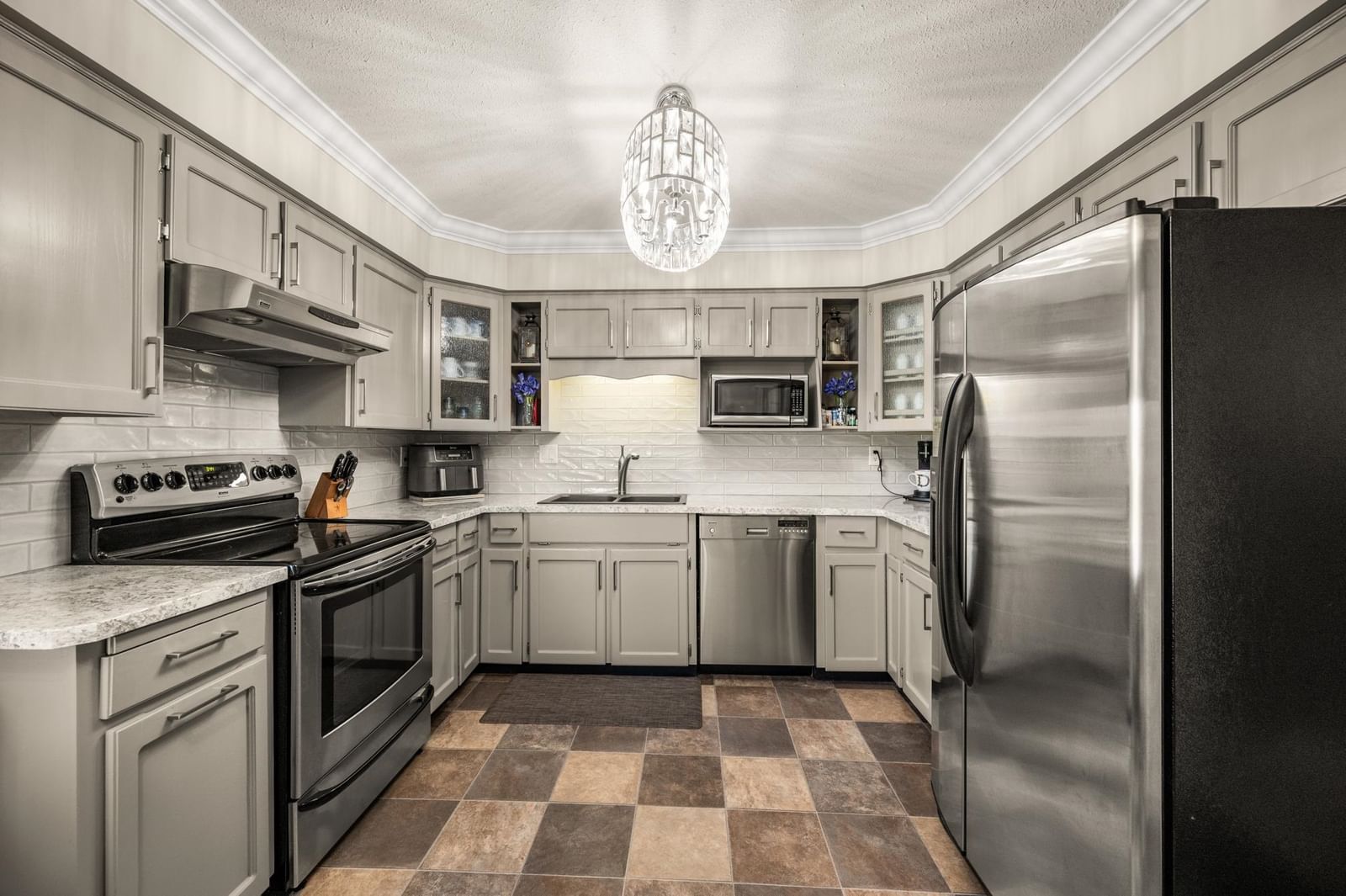 Listing Image 11