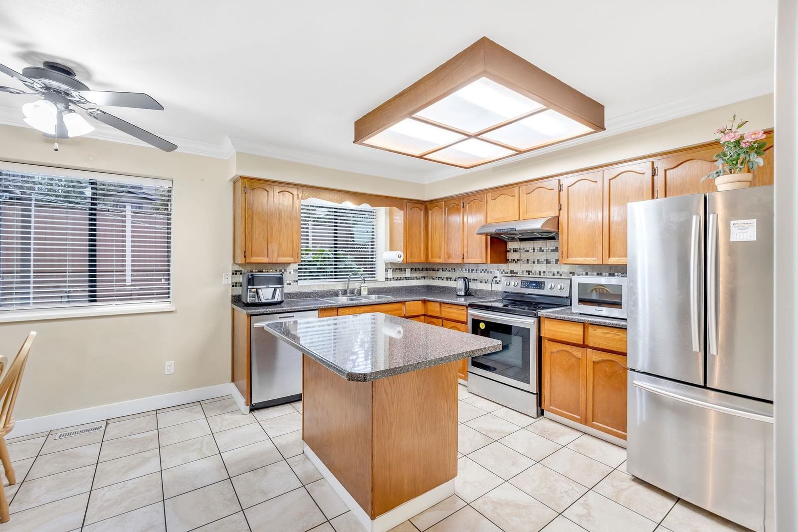 Listing Image 5
