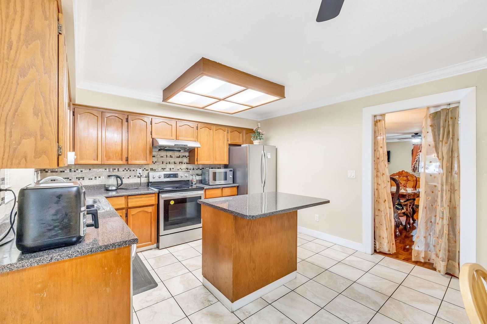 Listing Image 6