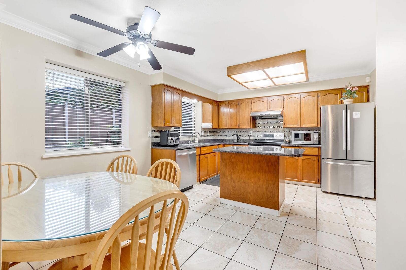 Listing Image 9