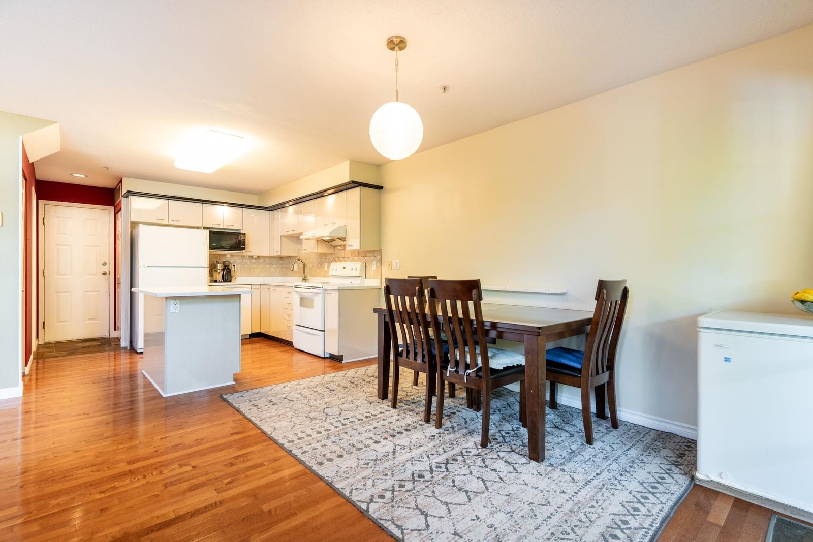 Listing Image 11