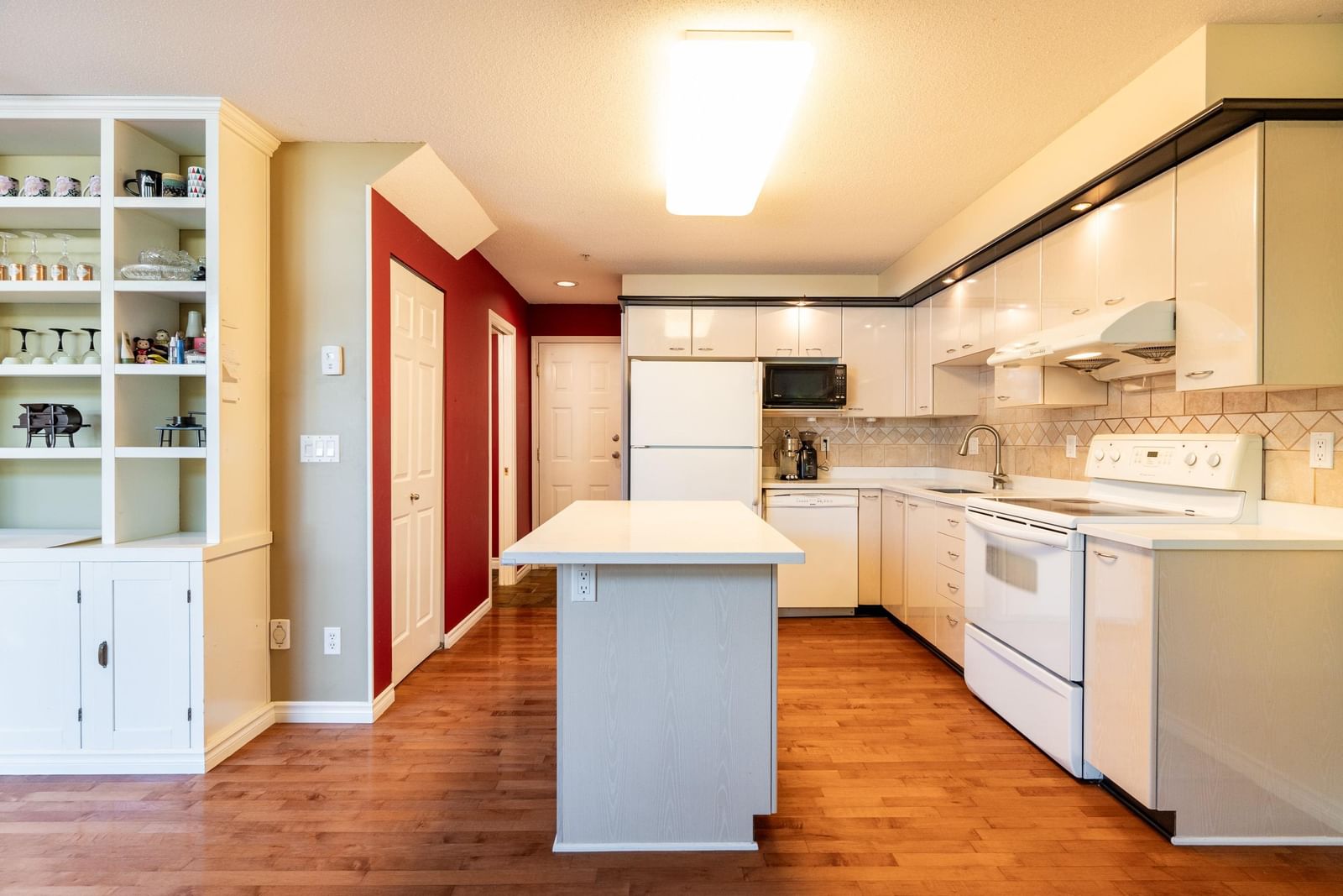 Listing Image 12