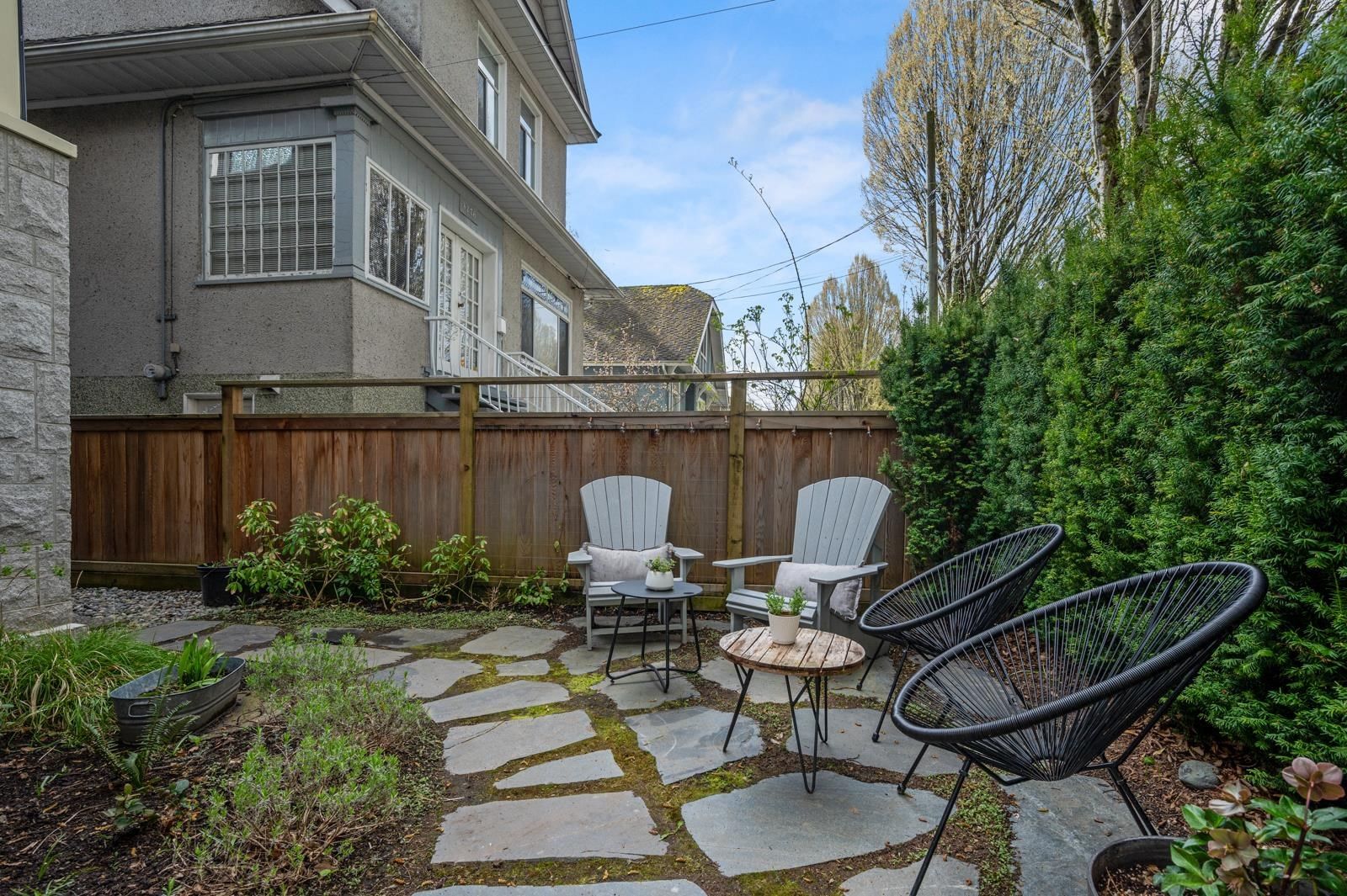 Listing Image 4