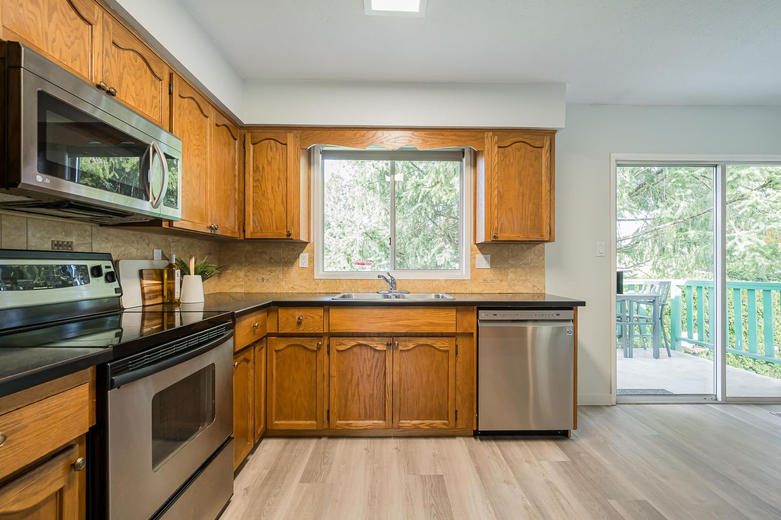 Listing Image 12