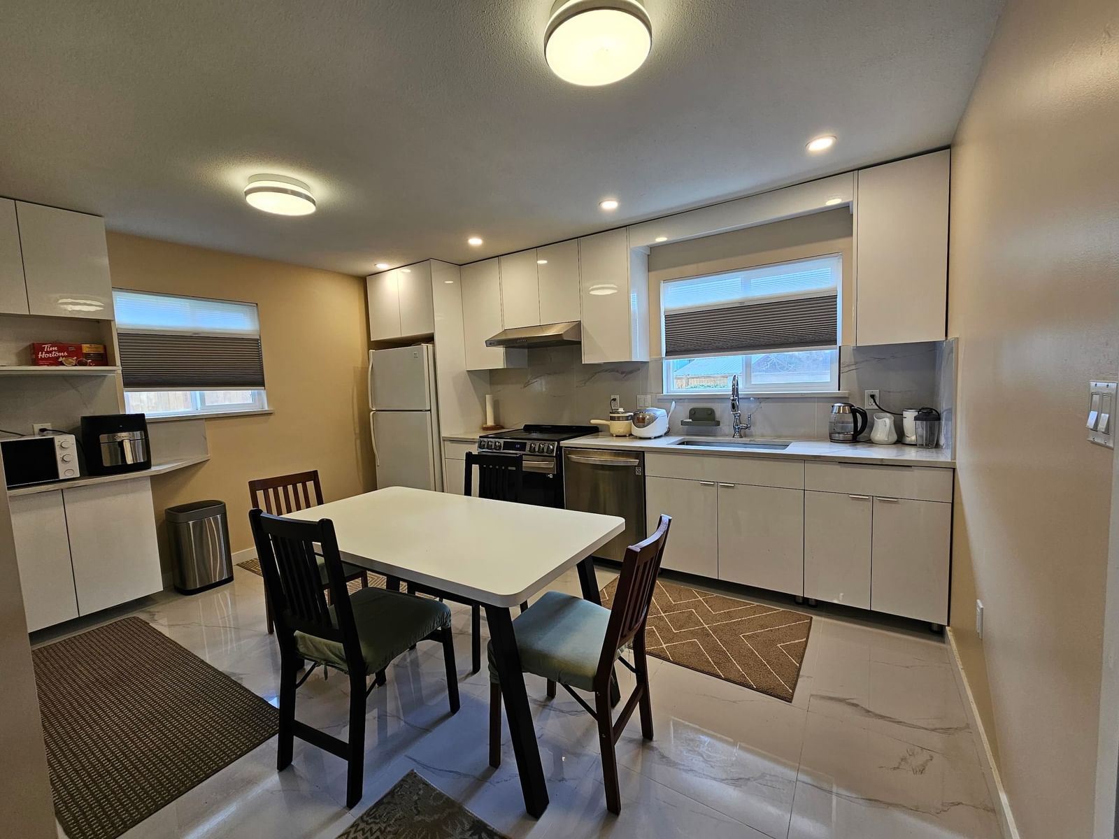Listing Image 8