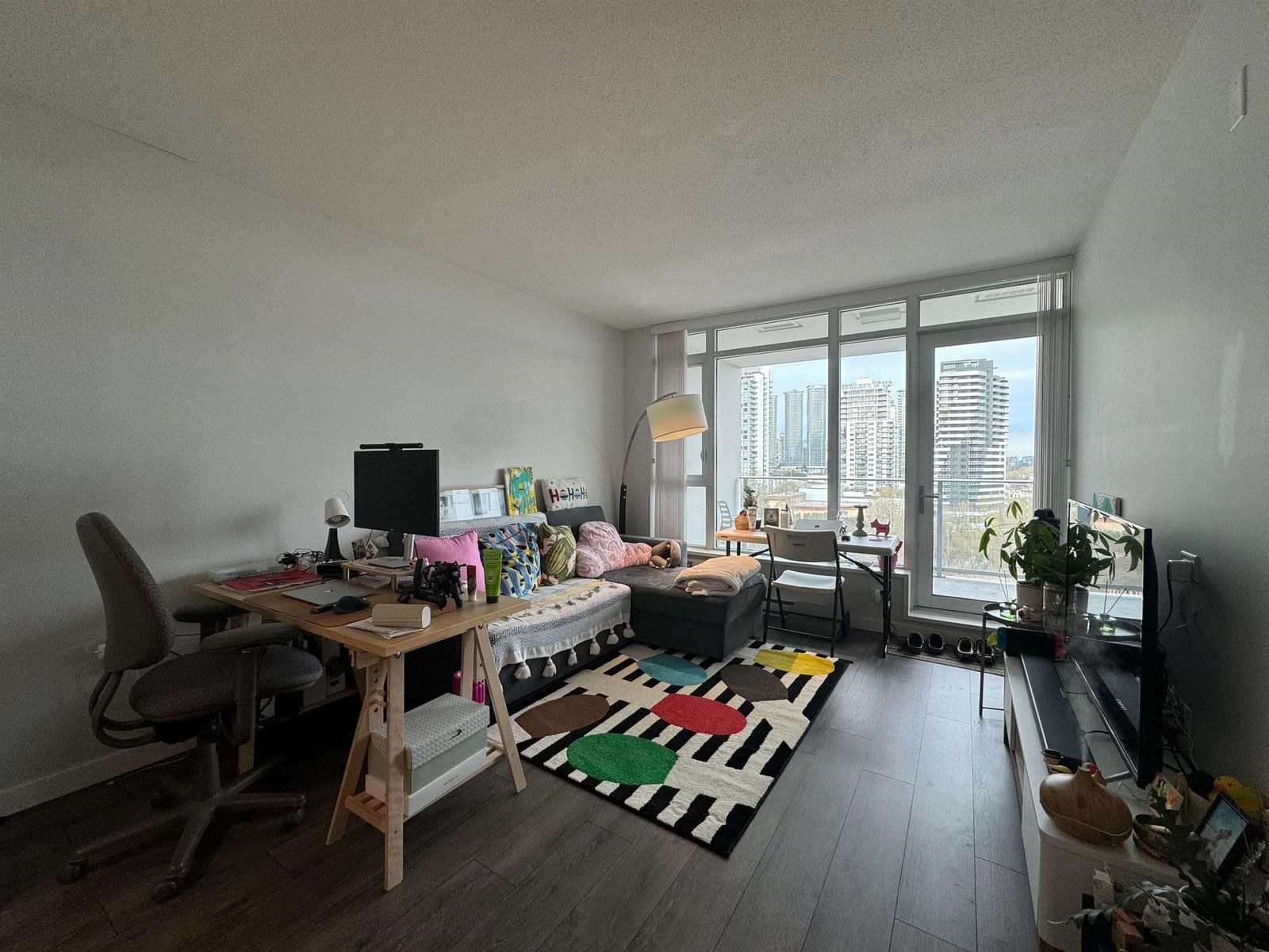 Listing Image 4