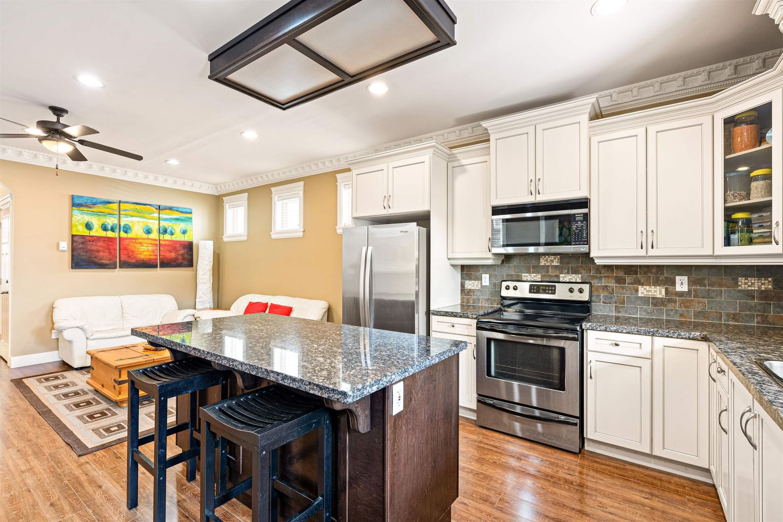 Listing Image 10
