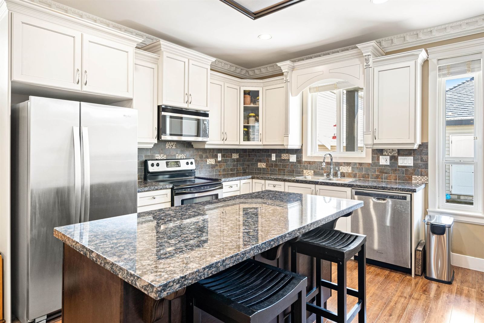 Listing Image 11