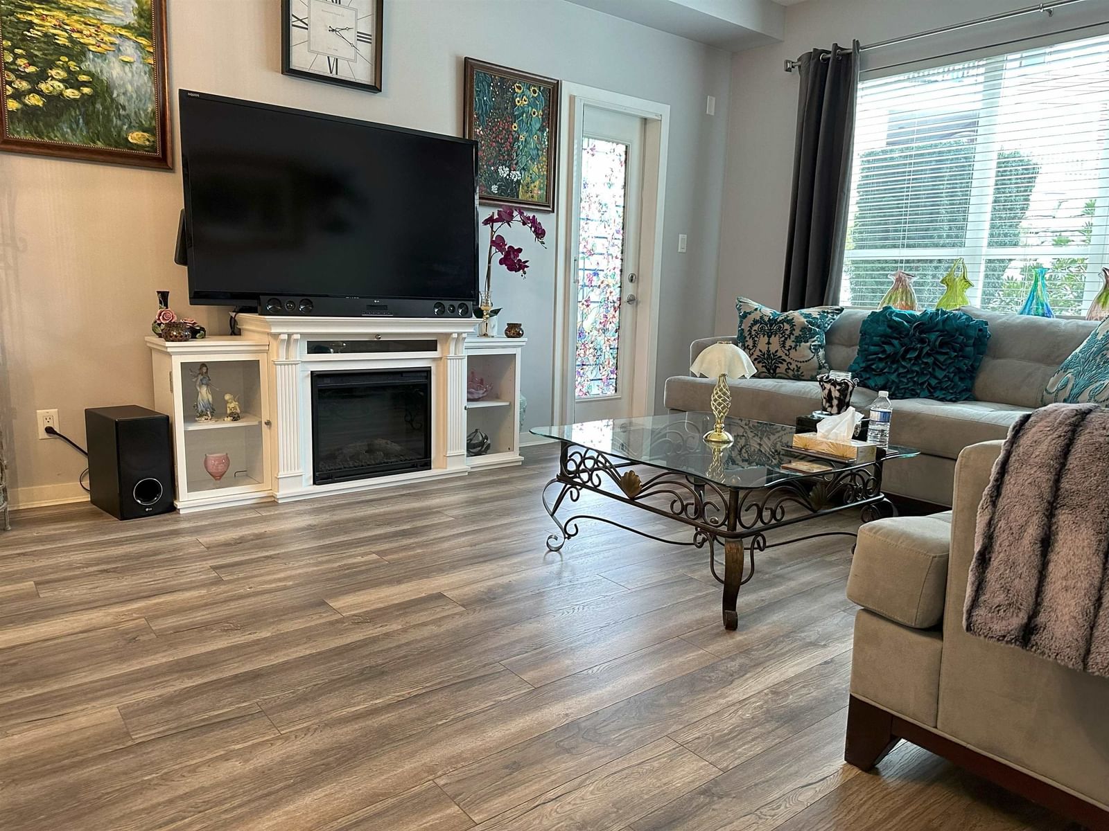 Listing Image 11