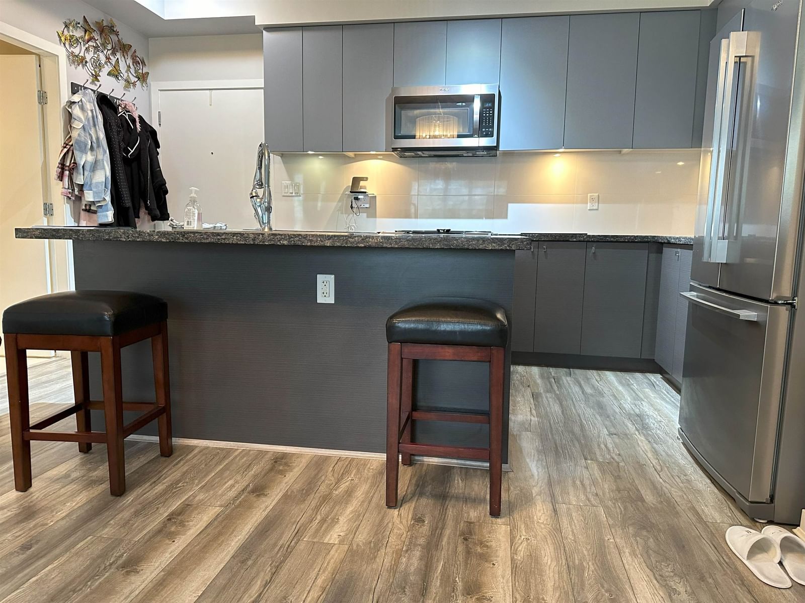 Listing Image 6