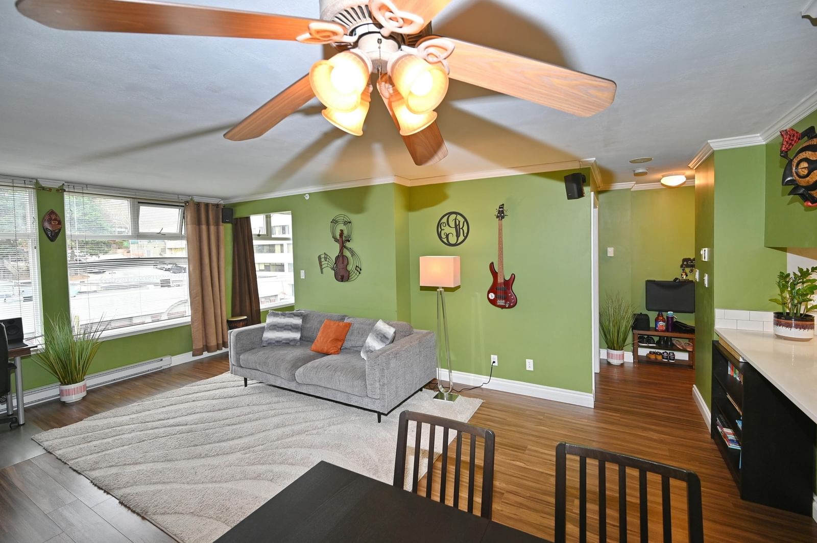 Listing Image 15