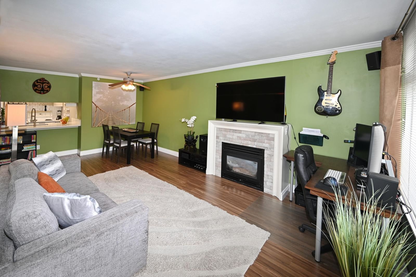 Listing Image 5