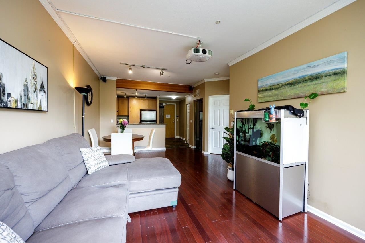 Listing Image 10